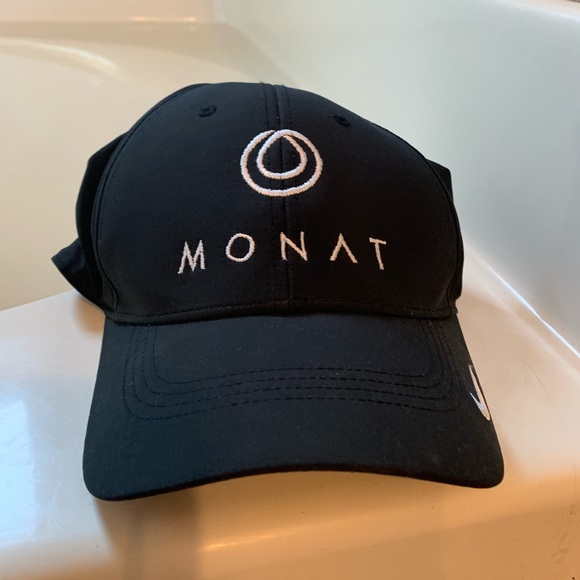 monat nike hat